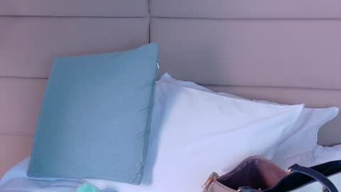 Snapshot of zoehangel chatting on 2, 7, 2026 Zoe online show from 2, 7, 2026