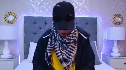 Zoe Krug online show from 15, 11, 2025