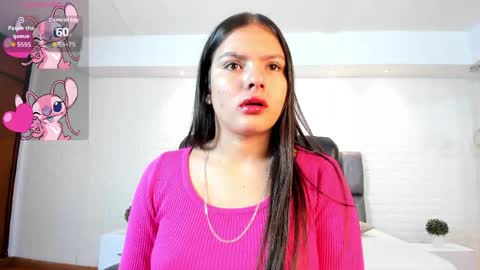 Snapshot of zoelinss_ chatting on 7, 6, 2026 Zoelinss online show from 7, 6, 2026