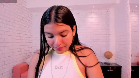 Snapshot of zoelinss_ chatting on 10, 7, 2026 Zoelinss online show from 10, 7, 2026