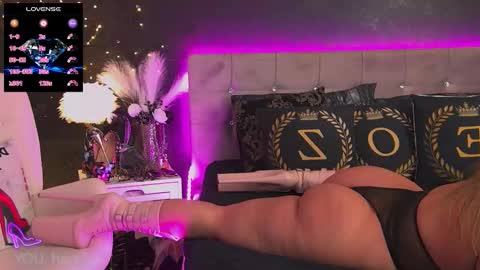 Snapshot of zoemesmerizee chatting on 6, 10, 2025 ZoeMesmerize online show from 6, 10, 2025