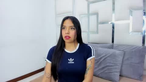 ZoeSwam online show from 7, 3, 2025