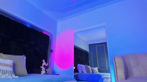 zoevidal_ online show from 10, 3, 2025