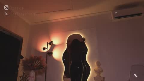 zoevidal_ online show from 29, 3, 2026