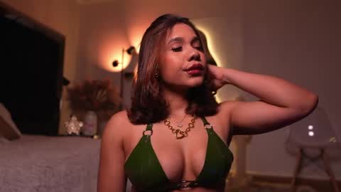 zoevidal_ online show from 18, 4, 2026