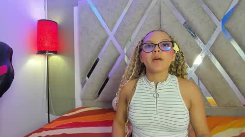 Snapshot of zoey_taylor27 chatting on 6, 2, 2026 Zoey online show from 6, 2, 2026