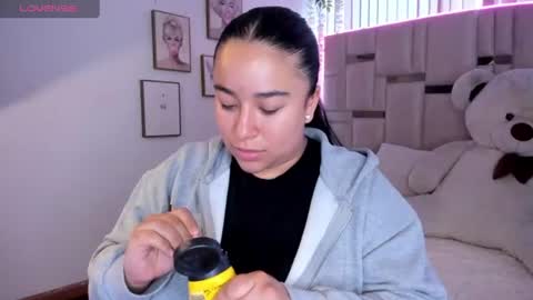 Snapshot of zoey_thommpson chatting on 2, 7, 2026 zoey thommpson online show from 2, 7, 2026