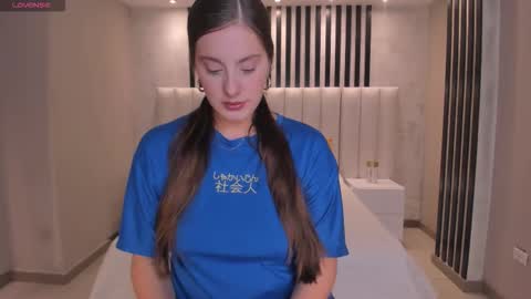 Zoey Walker online show from 8, 11, 2025