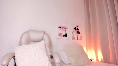 Snapshot of zofhia_xiaho chatting on 18, 5, 2026 Zofhia online show from 18, 5, 2026