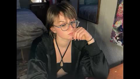 Snapshot of zombiemommmy chatting on 11, 1, 2025 rebecca buckler online show from 11, 1, 2025