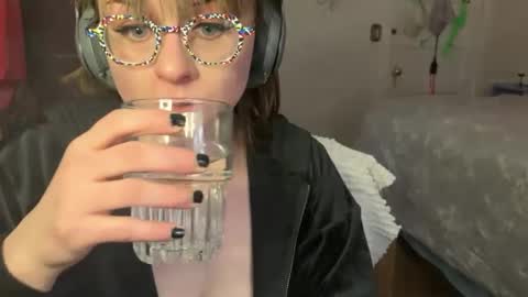 Snapshot of zombiemommmy chatting on 15, 1, 2025 rebecca buckler online show from 15, 1, 2025