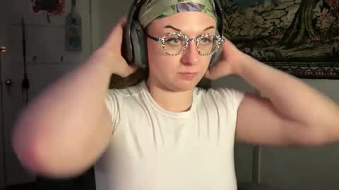 Snapshot of zombiemommmy chatting on 29, 1, 2025 rebecca buckler online show from 29, 1, 2025