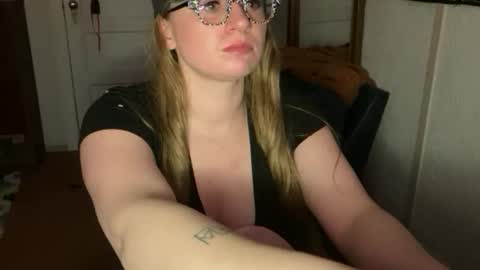 Snapshot of zombiemommmy chatting on 2, 2, 2025 rebecca buckler online show from 2, 2, 2025