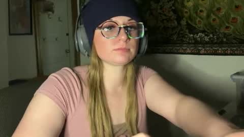 Snapshot of zombiemommmy chatting on 10, 2, 2025 rebecca buckler online show from 10, 2, 2025