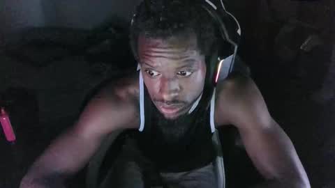 Snapshot of zoneingout chatting on 12, 11, 2025 zoneingout online show from 12, 11, 2025