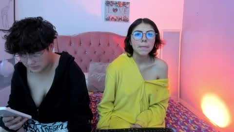 Snapshot of zooble_28 chatting on 5, 6, 2026 Nick And Mia online show from 5, 6, 2026