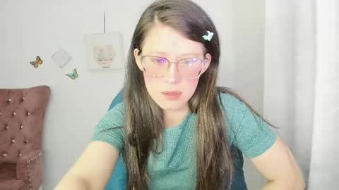 Snapshot of zooeybelair chatting on 3, 6, 2026 Alicie online show from 3, 6, 2026