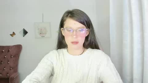 Snapshot of zooeybelair chatting on 9, 6, 2026 Alicie online show from 9, 6, 2026