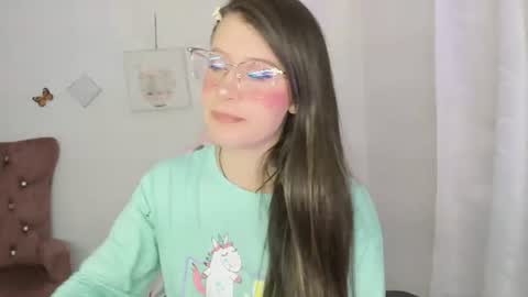 Snapshot of zooeybelair chatting on 14, 6, 2026 Alicie online show from 14, 6, 2026