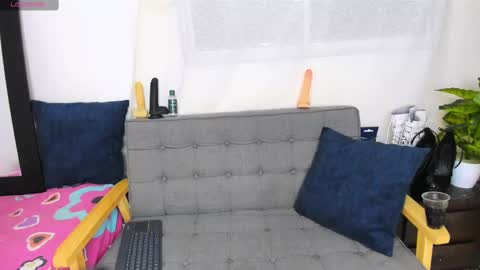 zou_quira online show from 24, 11, 2025