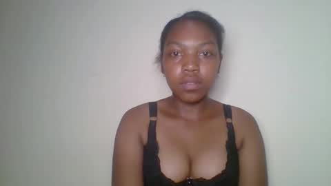 Snapshot of zyraelle_01 chatting on 17, 4, 2026 zyraelle_01 online show from 17, 4, 2026