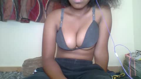 Snapshot of zyraelle_01 chatting on 25, 4, 2026 zyraelle_01 online show from 25, 4, 2026