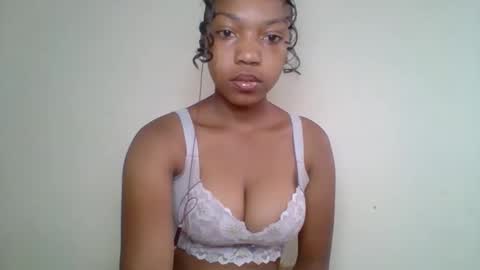 Snapshot of zyraelle_01 chatting on 10, 5, 2026 zyraelle_01 online show from 10, 5, 2026