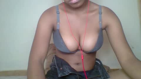 Snapshot of zyraelle_01 chatting on 29, 5, 2026 zyraelle_01 online show from 29, 5, 2026