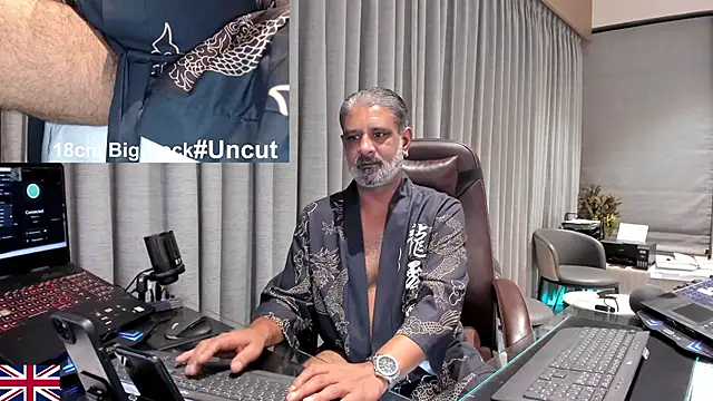 Snapshot of OnlineBossUK chatting on 26, 4, 2026 OnlineBossUK online show from 26, 4, 2026