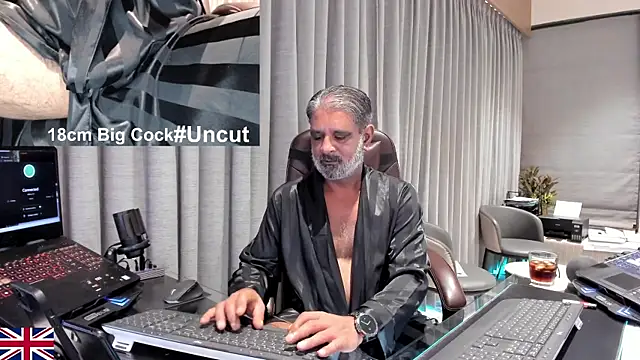 Snapshot of OnlineBossUK chatting on 27, 4, 2026 OnlineBossUK online show from 27, 4, 2026