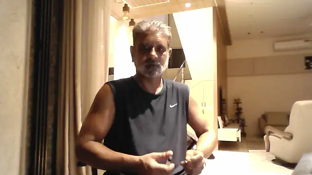 Snapshot of OnlineBossUK chatting on 27, 5, 2026 OnlineBossUK online show from 27, 5, 2026