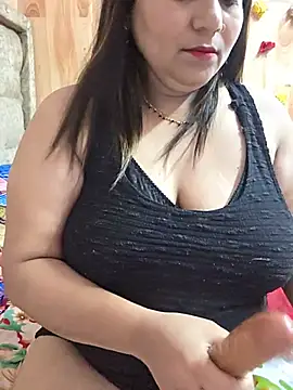 Snapshot of MOM-SUN-COUPLE chatting on 14, 6, 2026 MOM-SUN-COUPLE online show from 14, 6, 2026