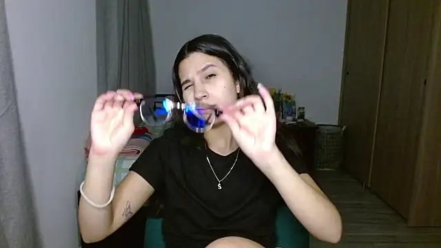 mia  lopez  online show from 21, 10, 2025