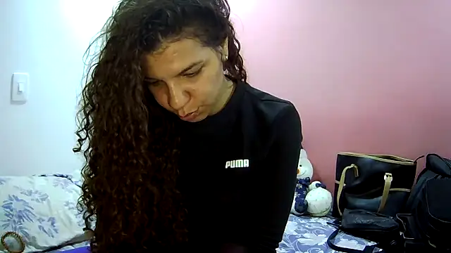 gatubelahot online show from 23, 12, 2025