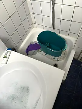 Snapshot of bastiiioooo chatting on 18, 12, 2025 bastiiioooo online show from 18, 12, 2025