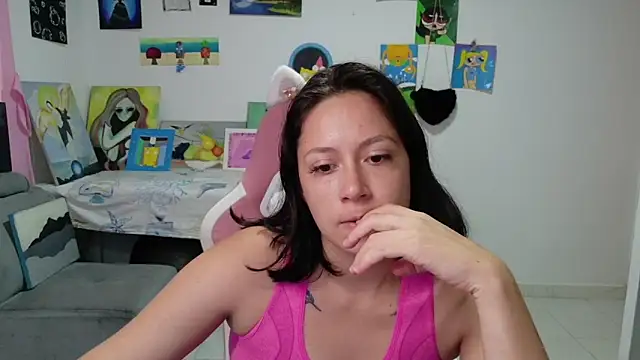 Snapshot of MommyMiaWs chatting on 4, 7, 2026 MommyMiaWs online show from 4, 7, 2026