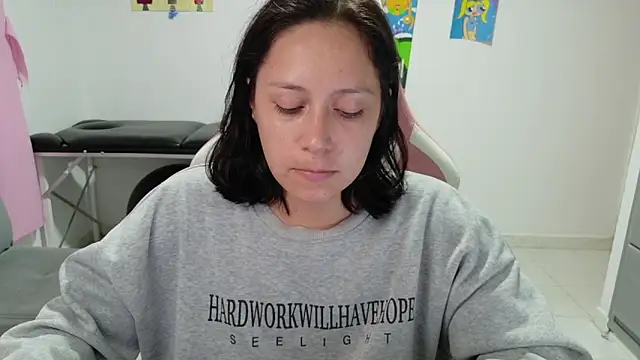 Snapshot of MommyMiaWs chatting on 8, 7, 2026 MommyMiaWs online show from 8, 7, 2026