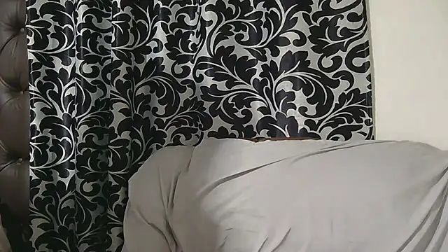 sluttylaura21 online show from 9, 9, 2025