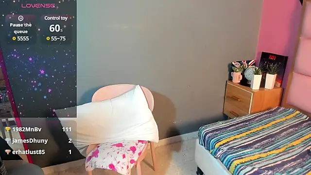 Snapshot of samanthaanderson_ chatting on 5, 2, 2025 samanthaanderson online show from 5, 2, 2025