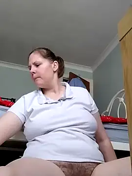 Snapshot of xxSexyBushLinnxx chatting on 4, 3, 2025 xxSexyBushLinnxx online show from 4, 3, 2025