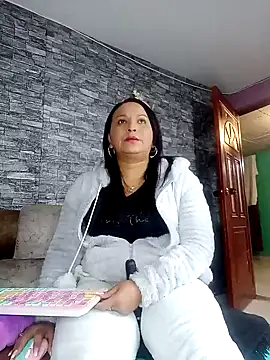 Danna Paolaa  online show from 24, 1, 2025