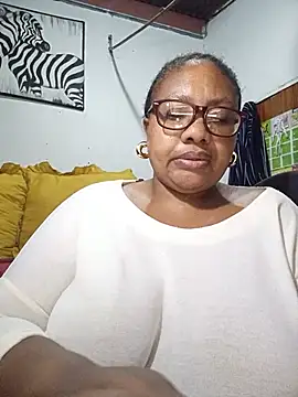 Snapshot of YELLOW_BONE chatting on 21, 7, 2026 YELLOW BONE online show from 21, 7, 2026