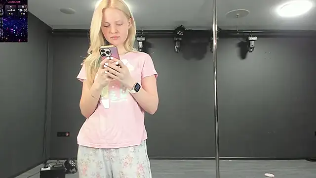 Snapshot of Masha_2002 chatting on 20, 5, 2026 Masha 2002 online show from 20, 5, 2026