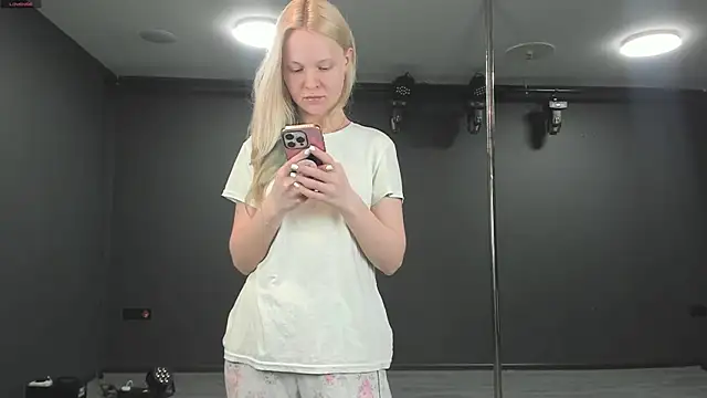 Snapshot of Masha_2002 chatting on 24, 5, 2026 Masha 2002 online show from 24, 5, 2026