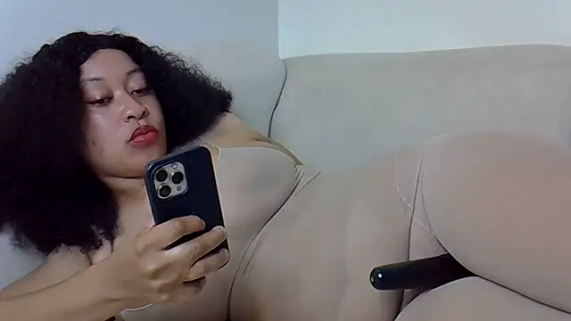 Snapshot of Pretty-diva chatting on 8, 6, 2026 Pretty-diva online show from 8, 6, 2026