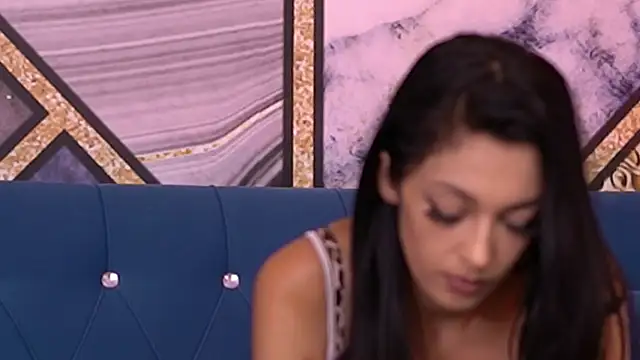 Snapshot of AriannaClover chatting on 12, 10, 2025 AriannaClover online show from 12, 10, 2025