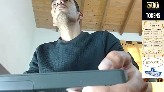 Snapshot of JohanyLatino chatting on 26, 4, 2026 JohanyLatino online show from 26, 4, 2026