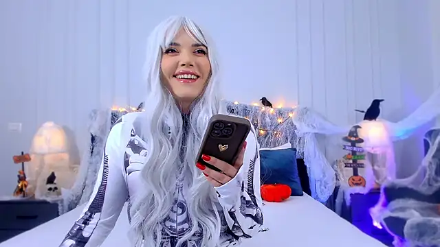 Snapshot of SophieAnn chatting on 31, 10, 2025 SophieAnn online show from 31, 10, 2025