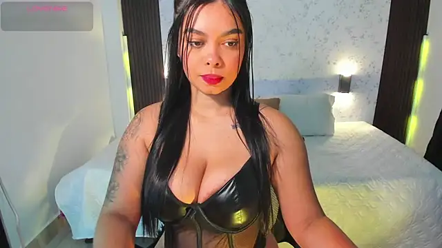 Snapshot of MartinaBianchi chatting on 11, 10, 2025 MartinaBianchi online show from 11, 10, 2025