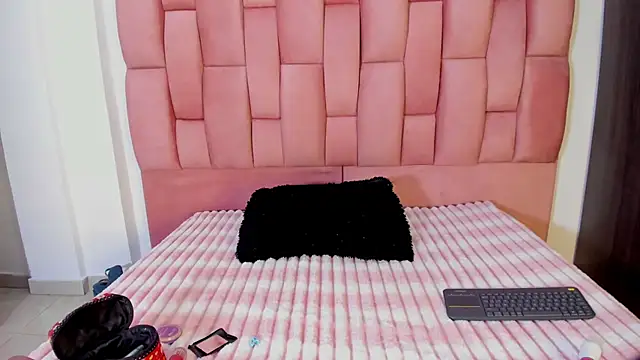 JuliKim  online show from 1, 10, 2025